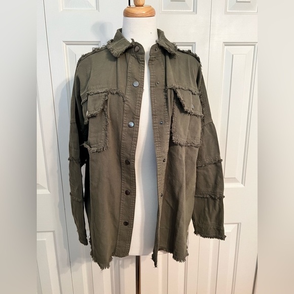 NWT Elan Dawn All You Need Is Love Distressed Jacket/Shacket Olive Green Medium - Picture 8 of 10